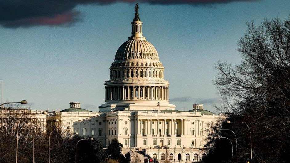 特朗普向国会提交机密通知：美正与贩毒集团处于“武装冲突”状态 - XCCX热点资讯网