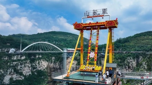 国庆首日,人气爆棚!云端体验引爆假期,在淄博潭溪山开启天际之旅!(图2) 国庆首日,人气爆棚!云端体验引爆假期,在淄博潭溪山开启天际之旅!(图2)