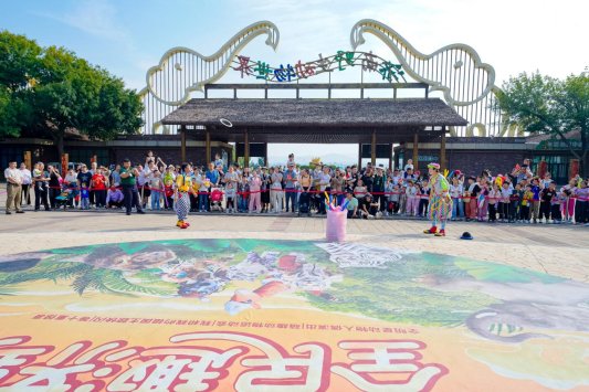 济南野生动物世界“双节”同庆首日迎客火爆(图2)