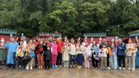 烟雨灵岩，温情不减！免费雨衣+暖心梨汤，双节演出全部照常！(图16)