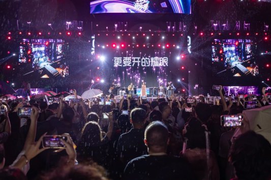 台儿庄古城：灵魂歌者陈硕子、实力唱将韩尚霏，明晚见！(图2)