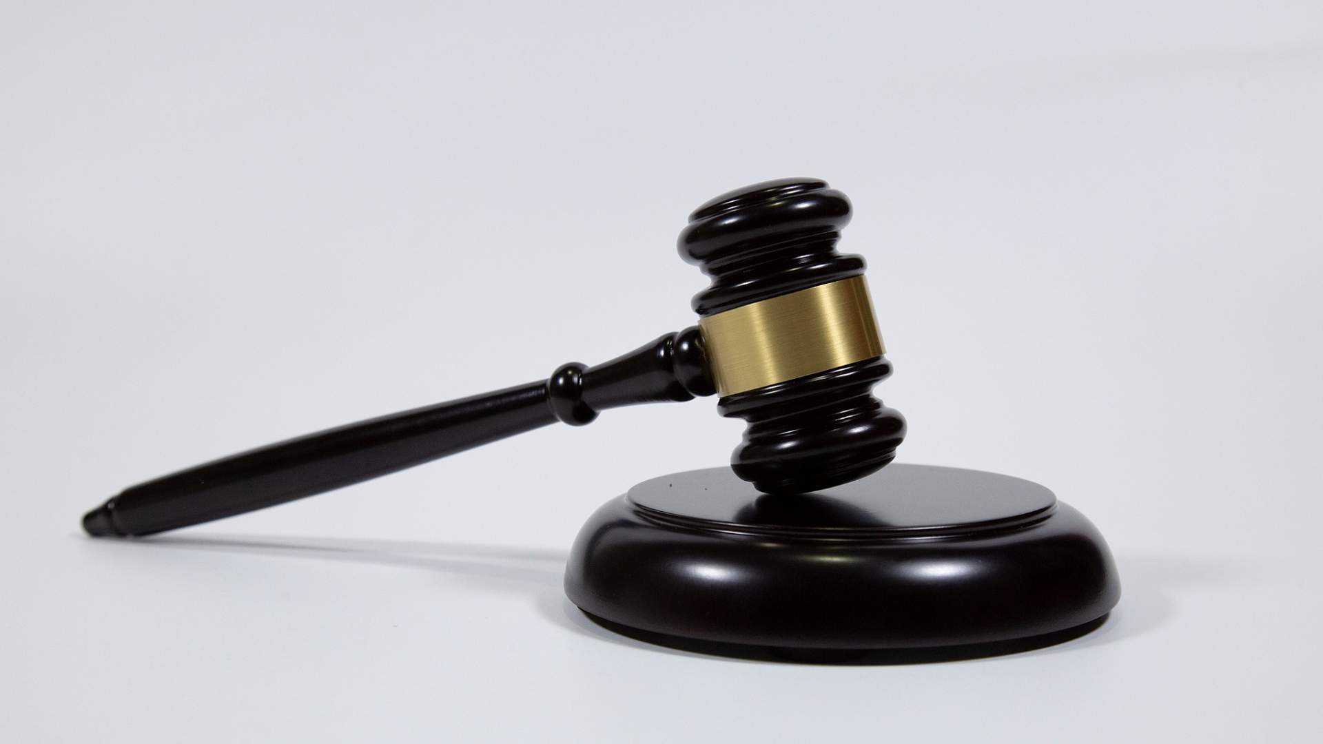 最高法：依法追究为流量而散布虚假信息，侵犯企业家人格尊严等行为 - XCCX热点资讯网