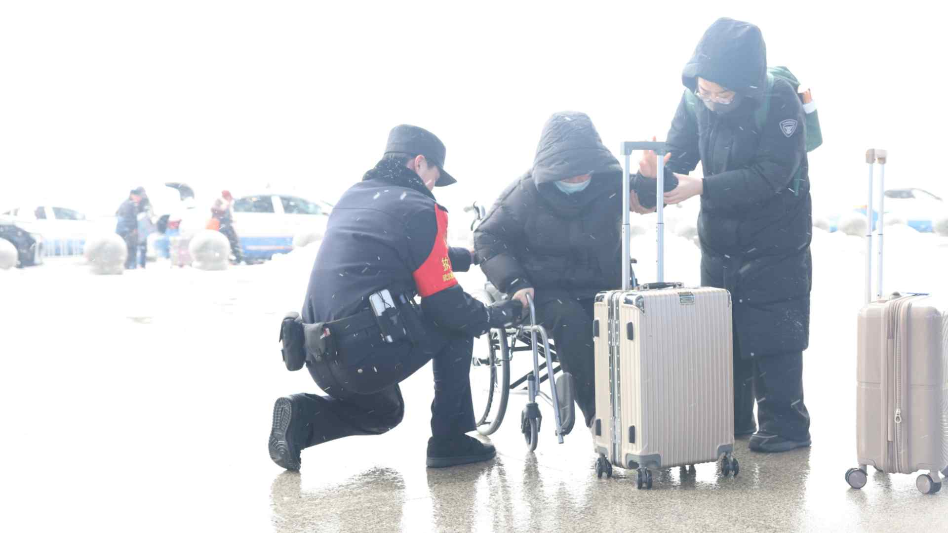 武铁公安迎战风雪 护航旅客平安 - XCCX热点资讯网