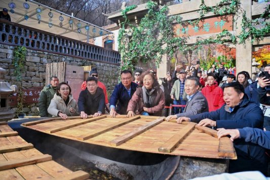 山东文旅·红叶柿岩擎领齐长城风景道，盛启山东旅游风景道“旅行+”驾享季(图3)