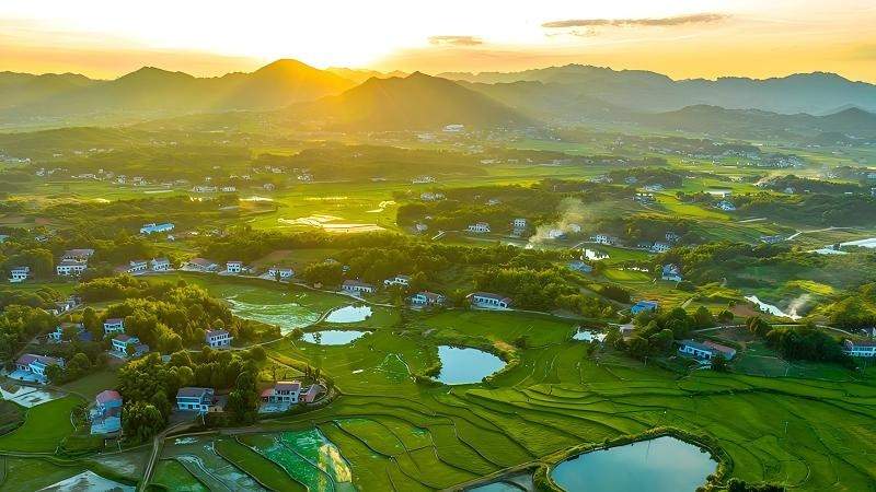 青海已实施1350个高原美丽乡村建设 超80万户房屋完成安全隐患排查整治 - XCCX热点资讯网