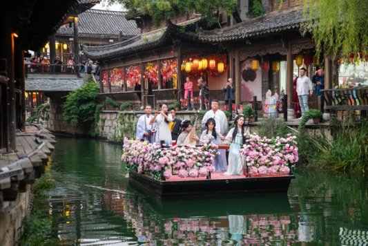 共庆华诞·月满台儿庄古城 | 2025双节假期漫游指南→(图3)