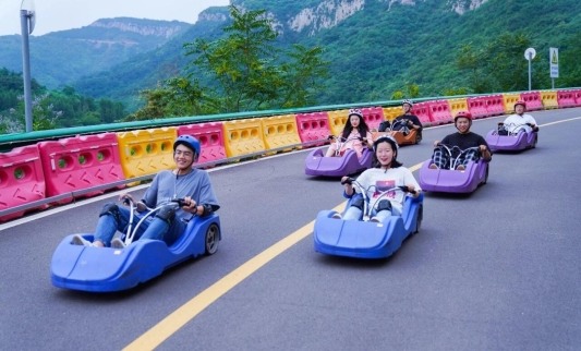 “红叶柿岩,唱红中国”系列主题演艺即将启动,一起把秋天唱成祖国的颜色(图6) “红叶柿岩,唱红中国”系列主题演艺即将启动,一起把秋天唱成祖国的颜色(图6)