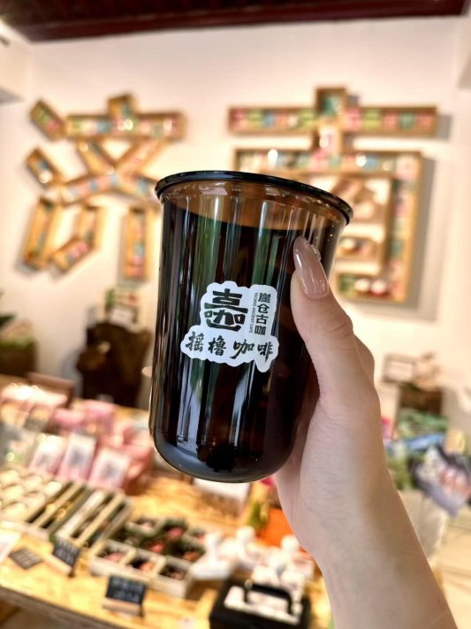 大明湖畔“摇橹咖啡”惊喜上线：古法手作+花船咖饮，打造泉城新体验(图2)