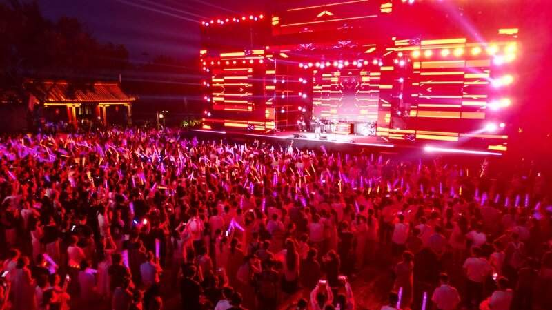 台儿庄古城台风音乐季开幕：音浪与古韵交织，燃动盛夏运河古城(图4)