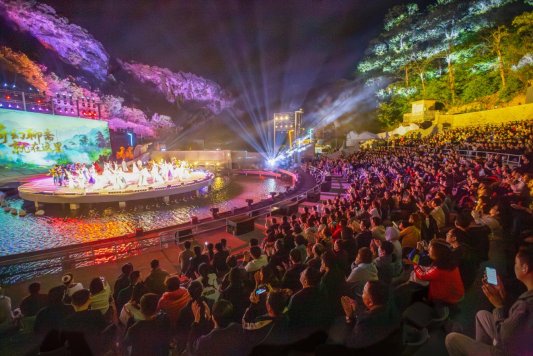 红叶柿岩暑期狂浪季璀璨启幕！来红叶柿岩过几天“神仙”日子(图3)