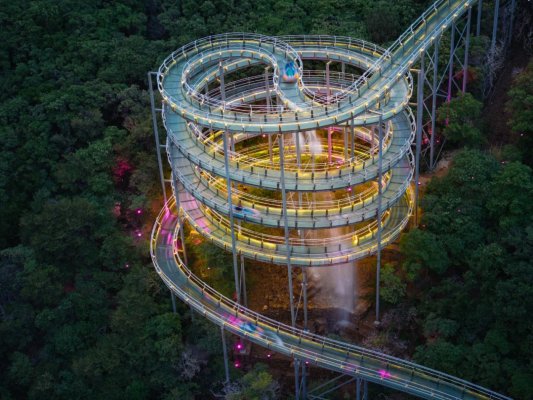 红叶柿岩暑期狂浪季璀璨启幕！来红叶柿岩过几天“神仙”日子(图2)