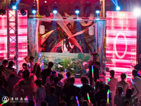 误入藕花深处的夏天！辣椒也用券、烟把儿乐队、王唯旖等知名音乐人献唱清照泉城(图6)