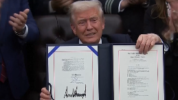 特朗普签署临时拨款法案 美政府结束“停摆” - XCCX热点资讯网