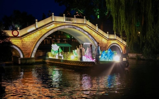 夜游大明湖！画船演艺浪漫回归(图3)