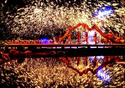 赏秋色 品文化 逛小城 “加长版”假期再掀文旅热潮(图4)