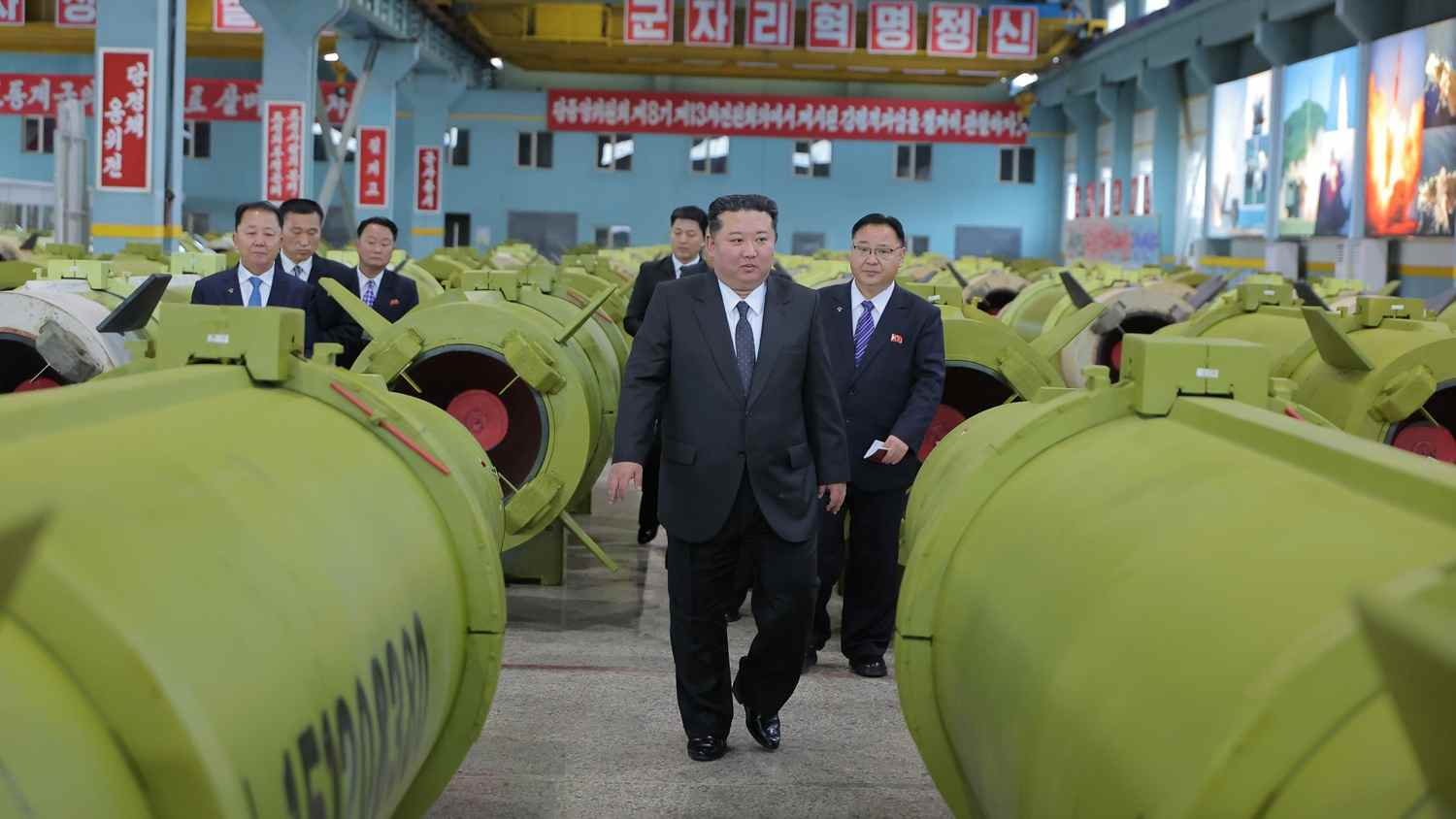 金正恩视察重要军工企业 - XCCX热点资讯网