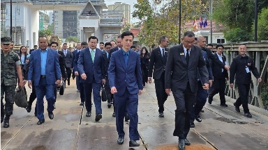 柬泰双方继续在边境举行会议 磋商停火事宜 - XCCX热点资讯网