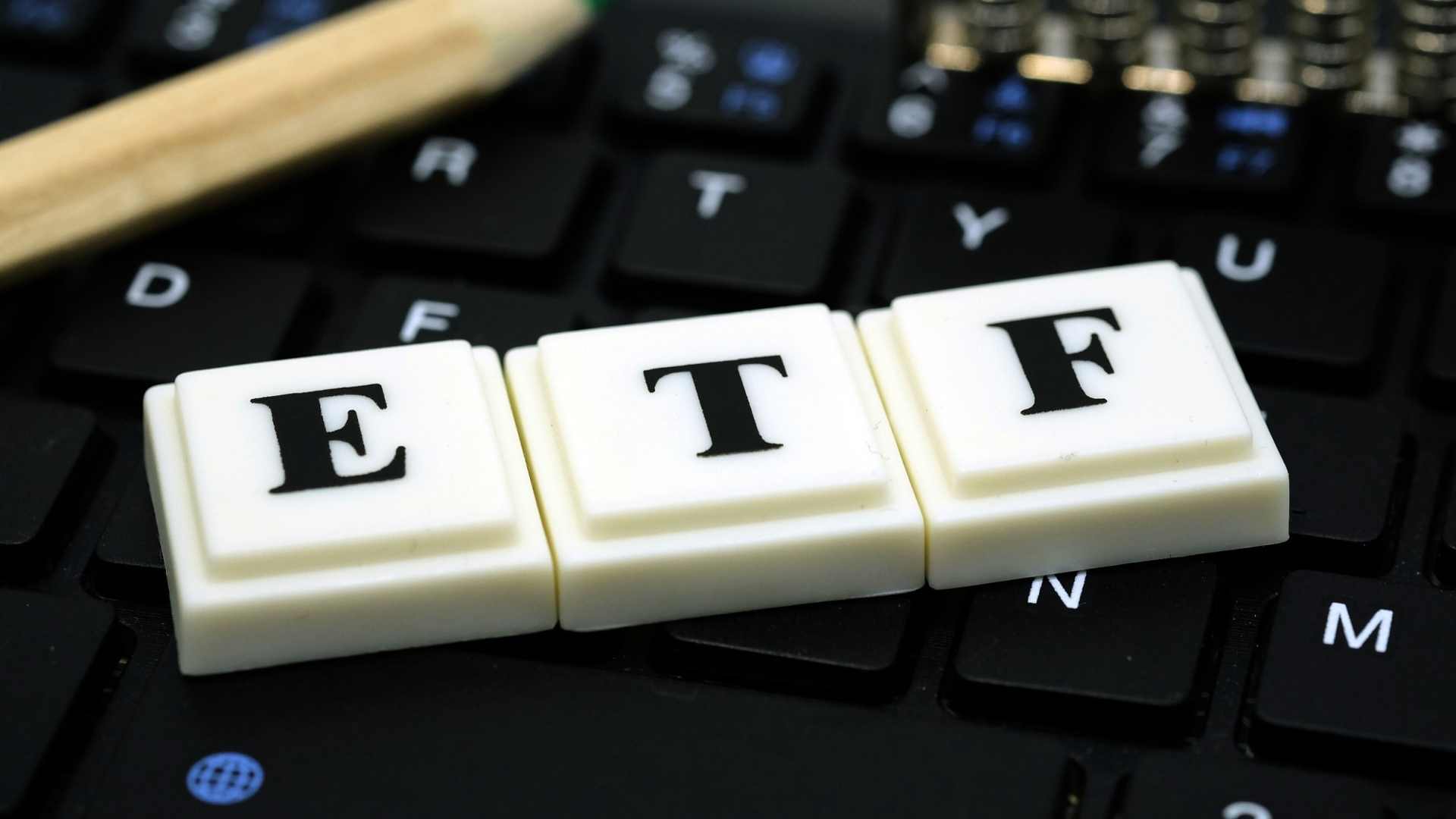 近1500亿资金借道A股ETF进场 中证1000产品成新宠 - XCCX热点资讯网