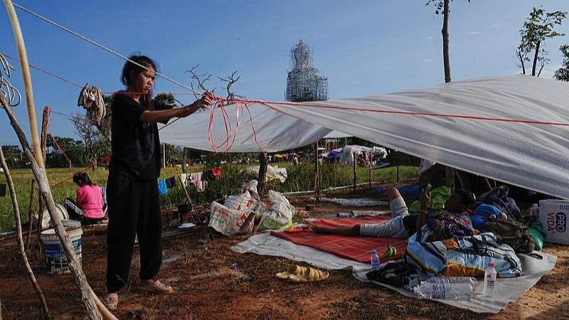 泰柬冲突持续 已致柬12名平民死亡 40万人流离失所 - XCCX热点资讯网